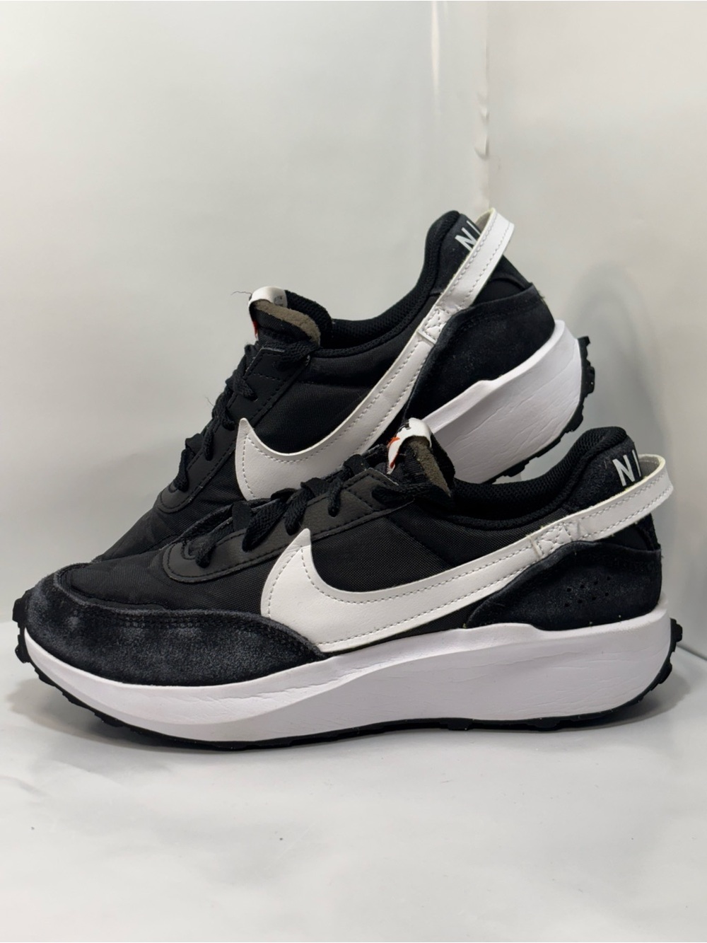 Nike Waffle Debut Women's Size 8 Black White Athletic Running Shoes Sneakers